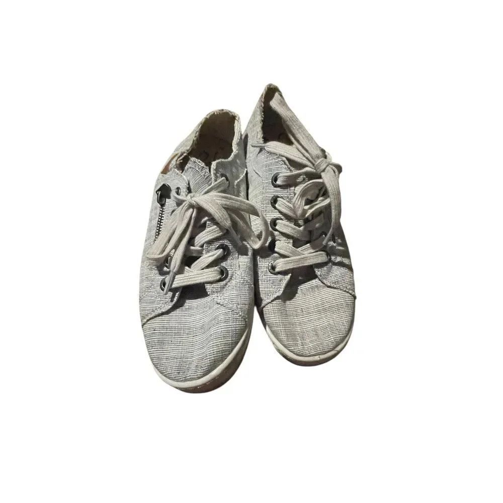 Blowfish size 8 women’s Gray Casual Shoes cute style